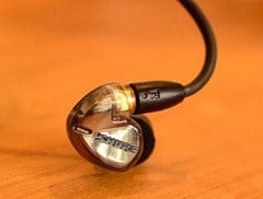 Shure SE425: single earbud