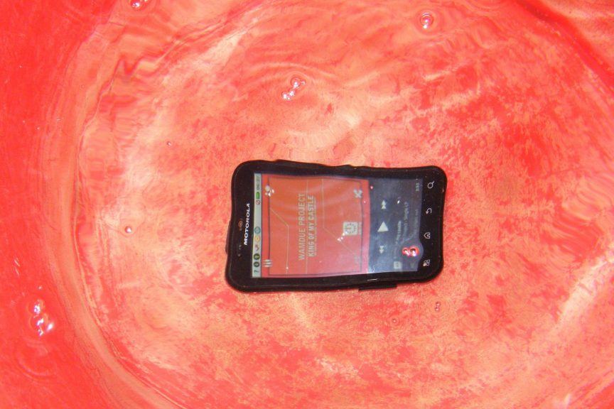 Soaked Your Smartphone? Here's How to Dry it Out.